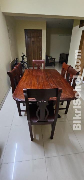 Segun dining table